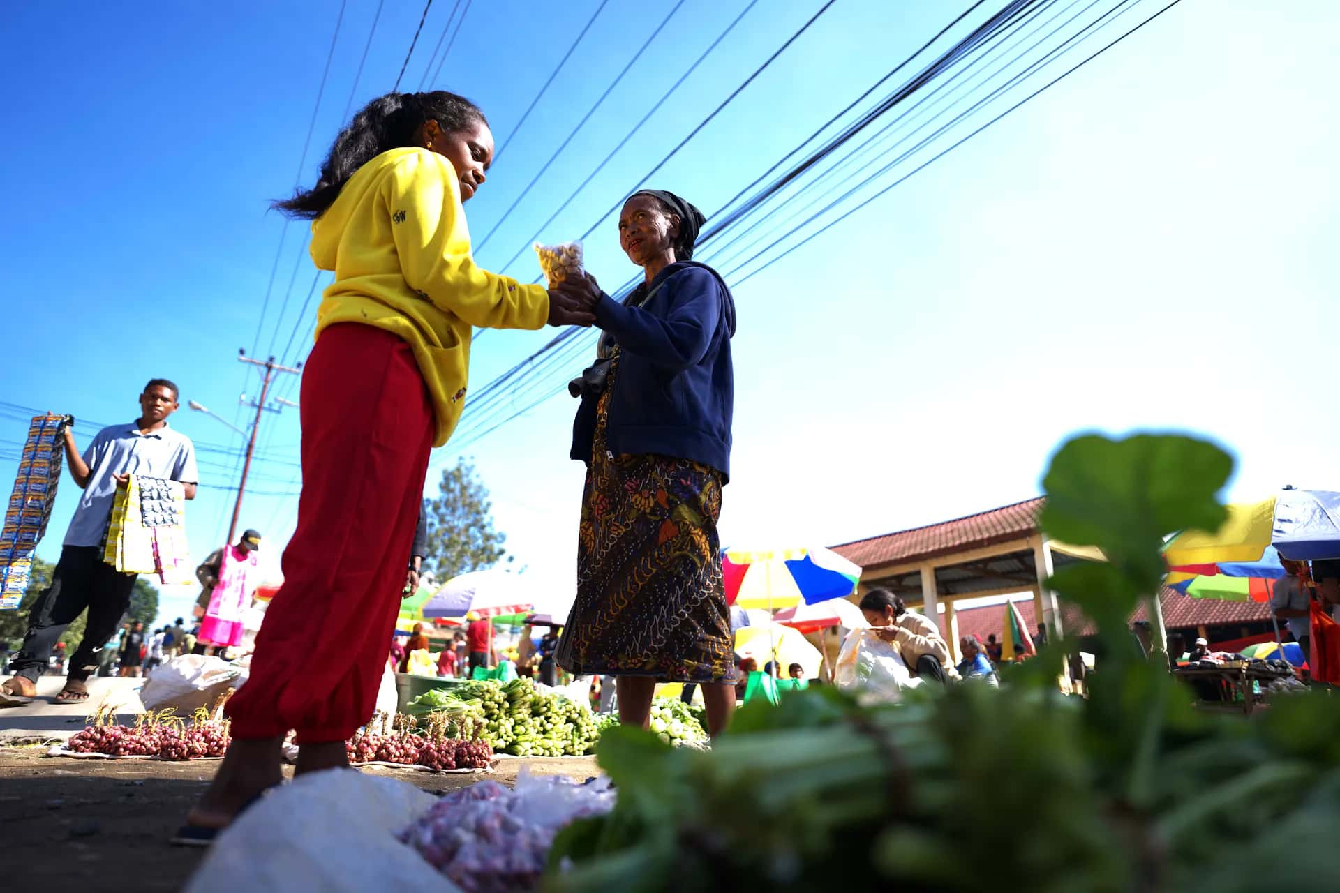 Trading at Aileu market