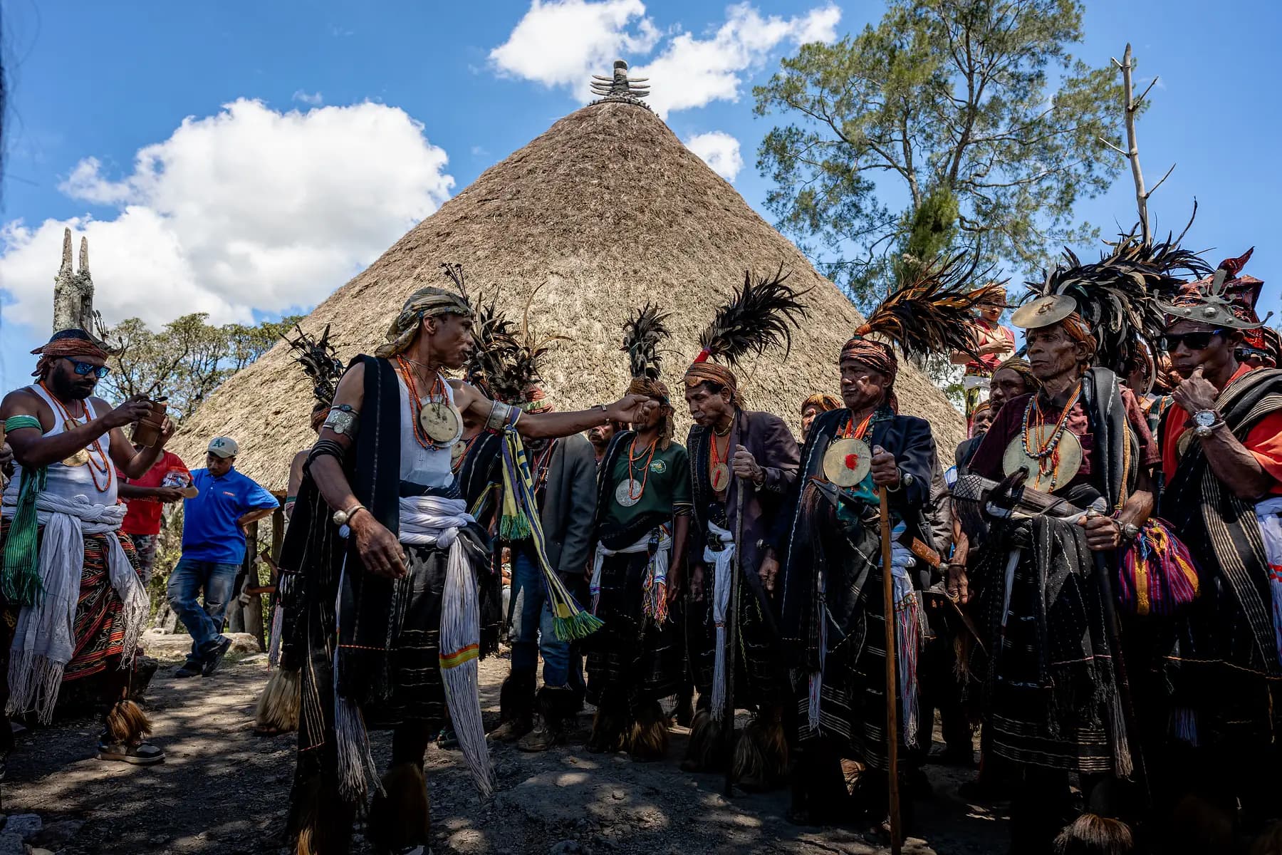 Dancers in front of the uma lulik