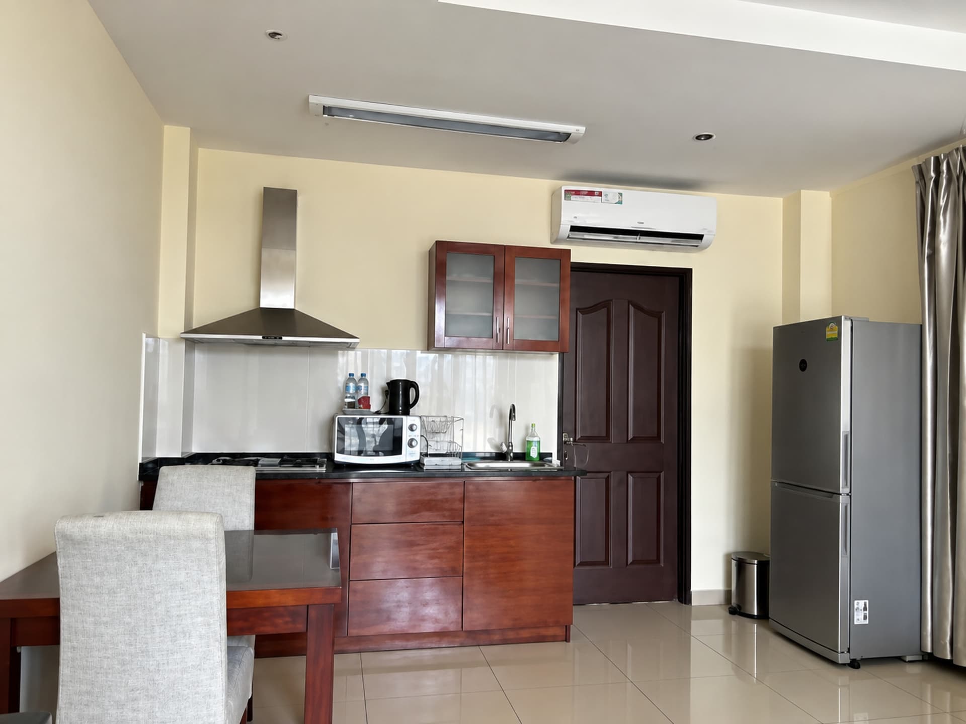 Palm Beach Hotel: Deluxe One-Bedroom Apartment, photo 1 of 4