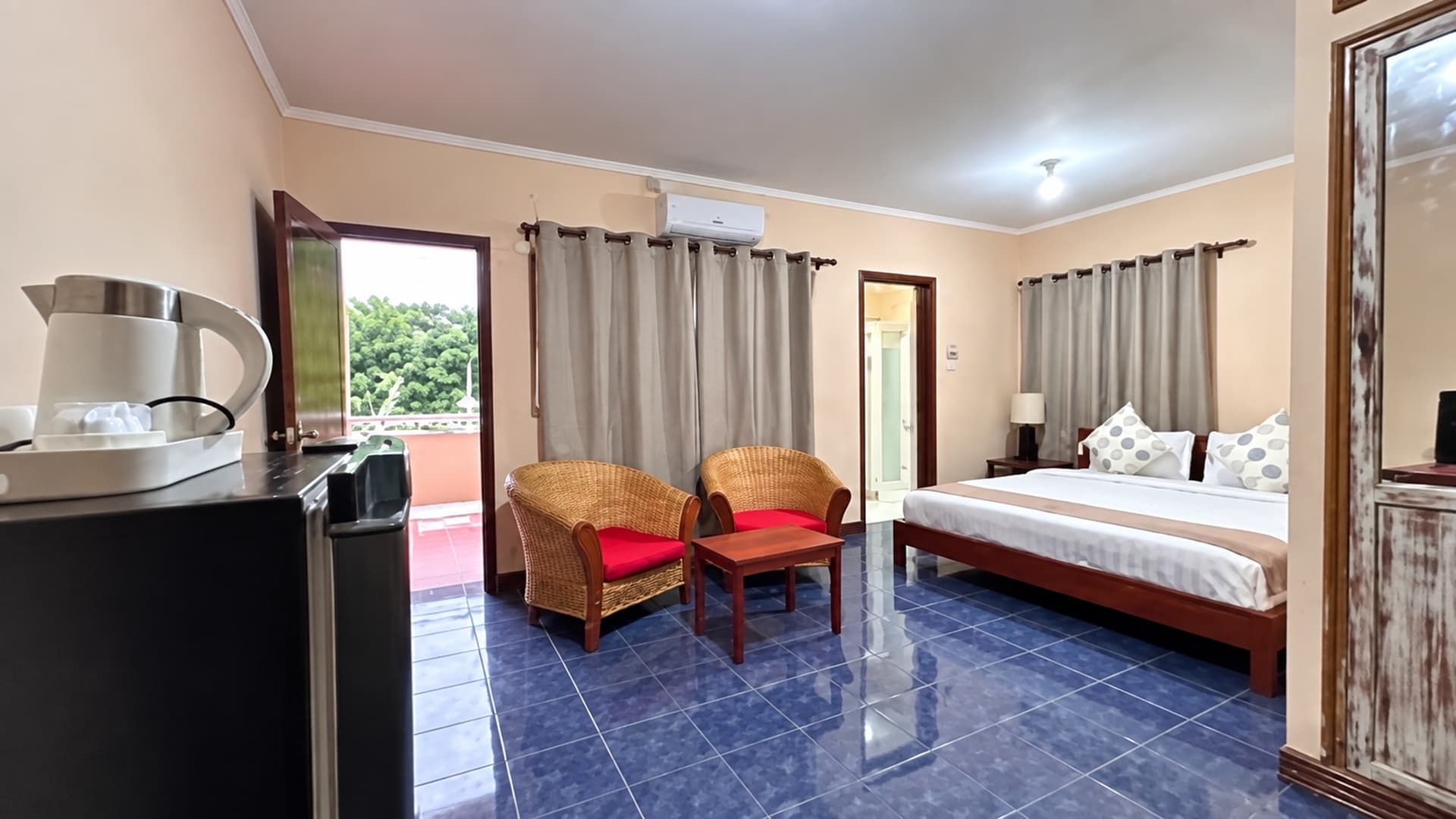 Sunset Inn by Pro-Ema: King Room with Balcony, photo 1 of 4