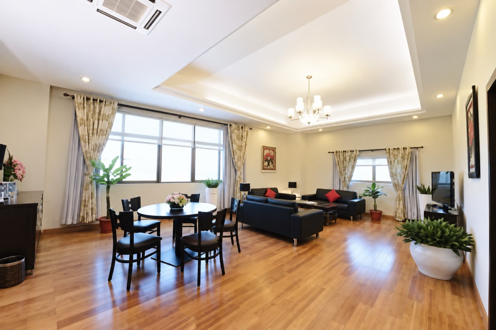 Timor Plaza Hotel & Apartments: Executive Suite, photo 1 of 9