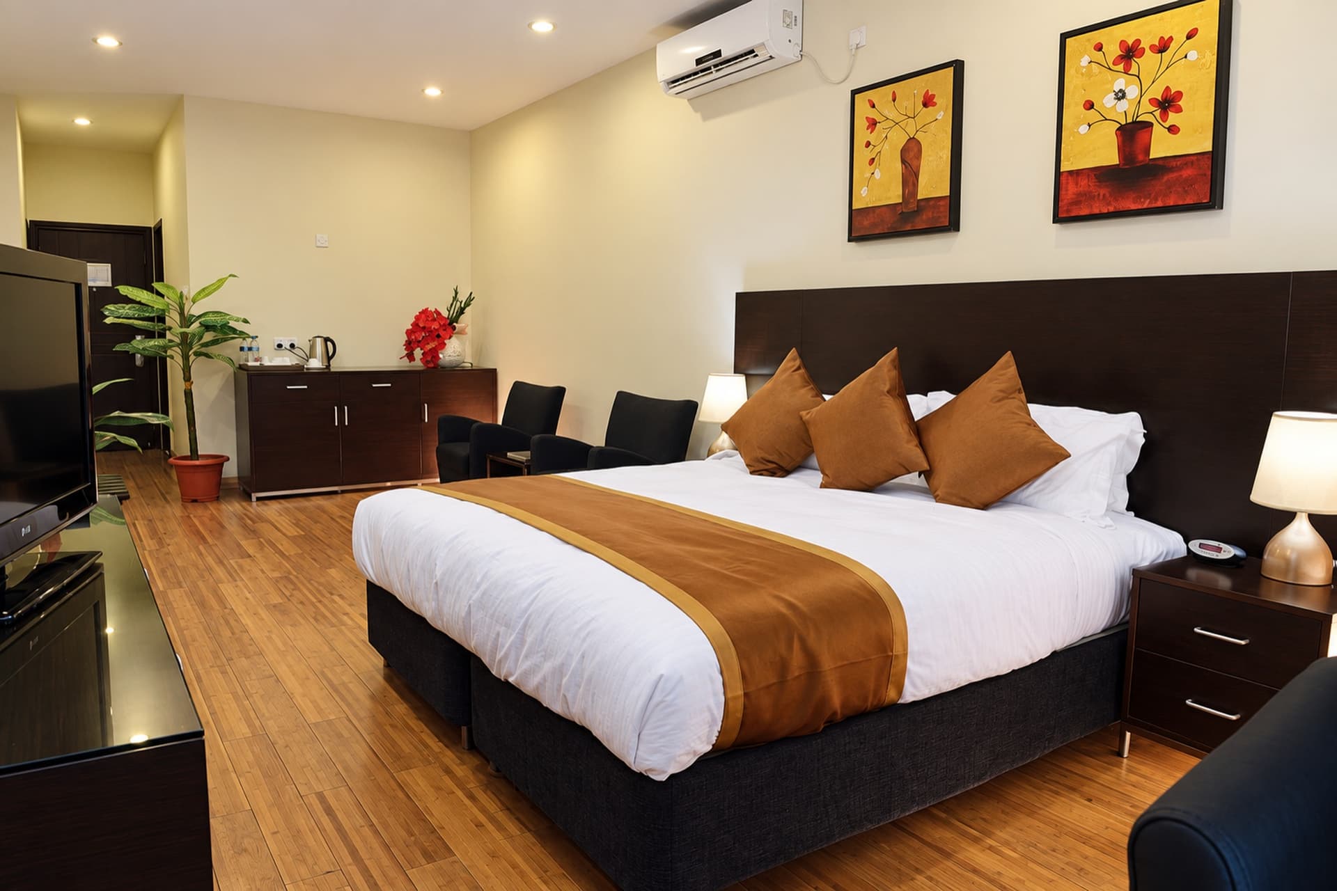 Timor Plaza Hotel & Apartments: Superior Double Room, photo 1 of 4