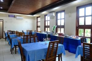 Arbiru Beach Resort dining room with blue tablecloths and timber chairs