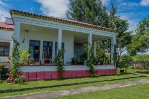 Balibo Fort Hotel pink-trimmed colonial bungalow with verandah