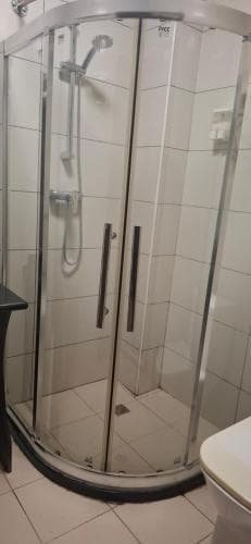 Beach Garden Hotel Single Room bathroom with curved glass shower