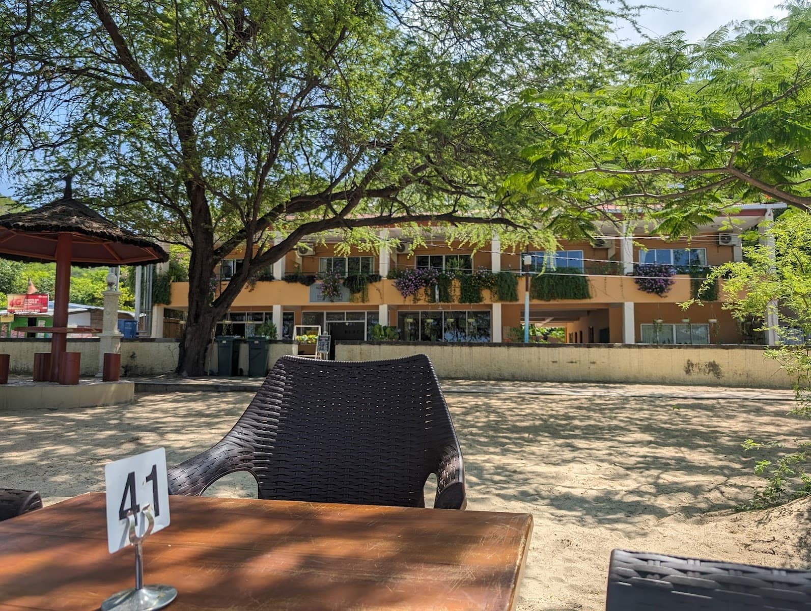 Beachside Hotel & Cafe Dili, Hotel in Dili — photo 1 of 10