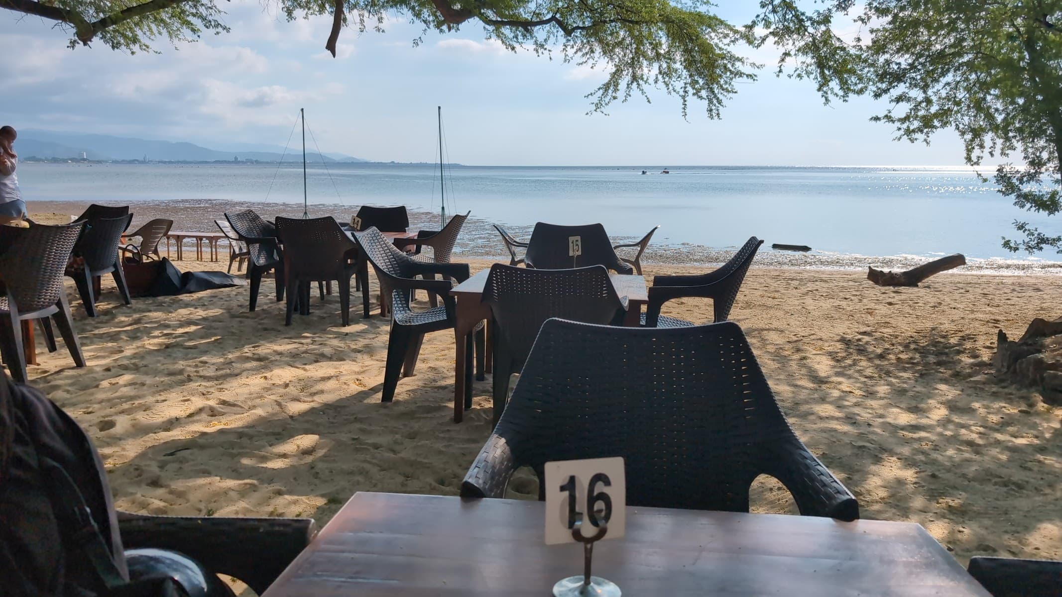 Beachside Hotel & Cafe Dili, Hotel in Dili — photo 2 of 10