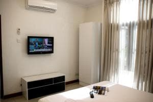 Hotel The Ramelau room with TV, wardrobe and private balcony