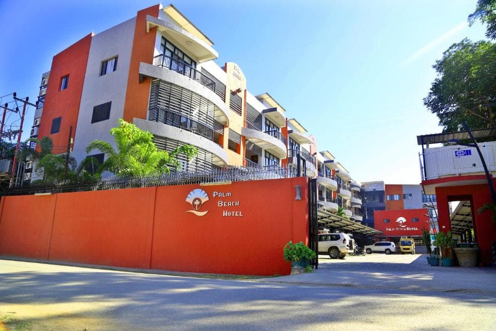 Palm Beach Hotel apartment-style block with multi-level balconies and parking