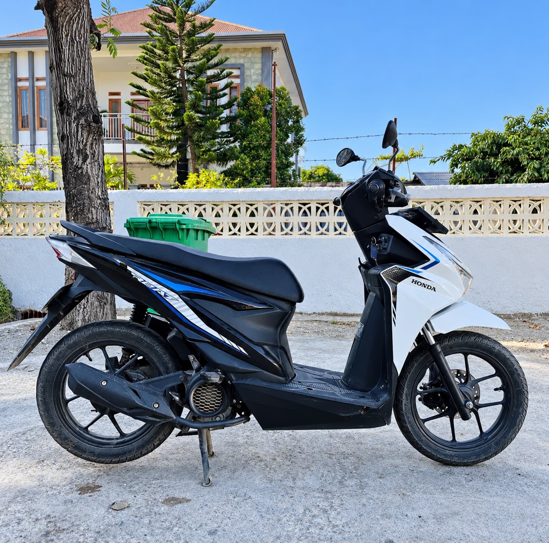 Honda BeAT or Genio scooter